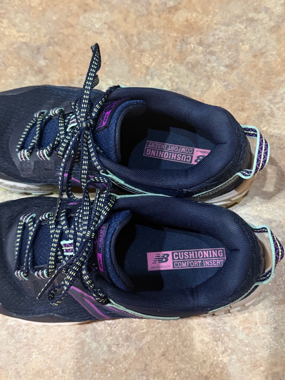 New Balance Women's 410 V6 Trail Shoes. Navy with Purple Accent. Size 9 - Picture 5 of 7